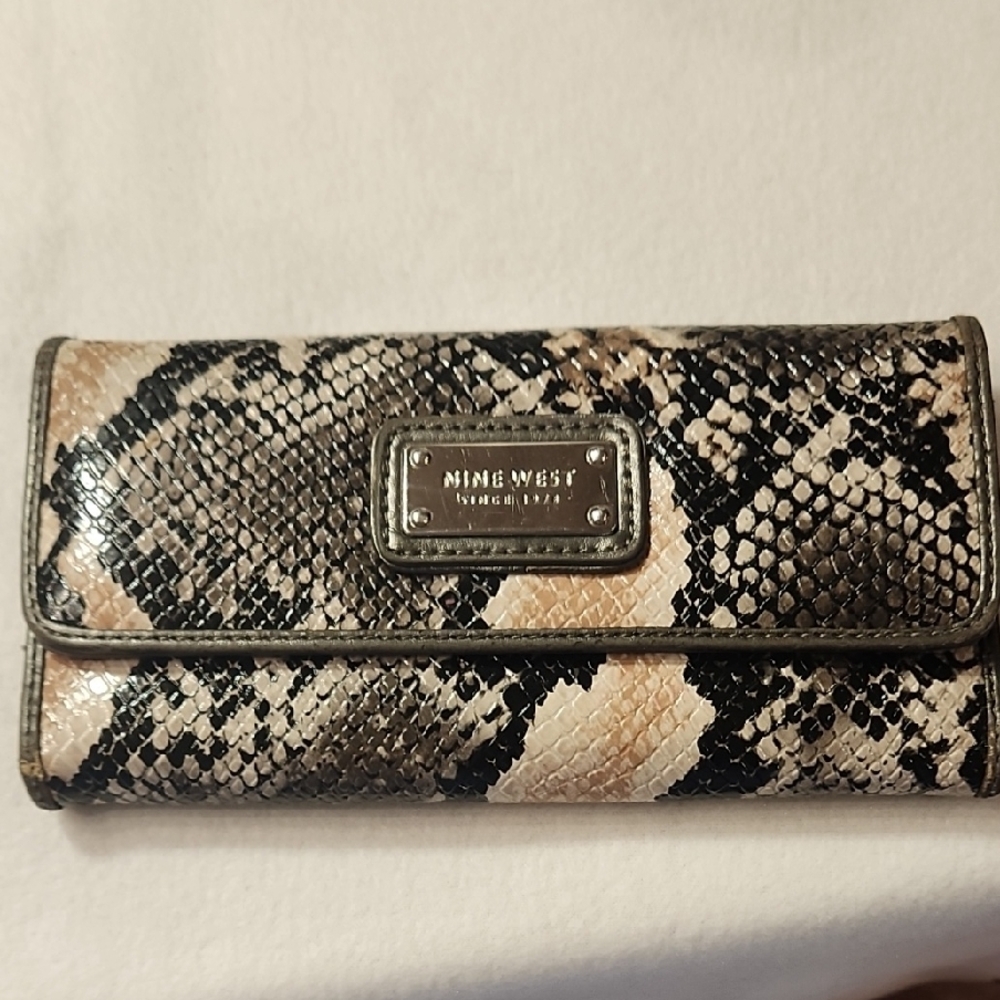 Nine West Snakeskin Pattern Flap Over Clutch and Wallet Set CLEARANCE - Picture 9 of 16